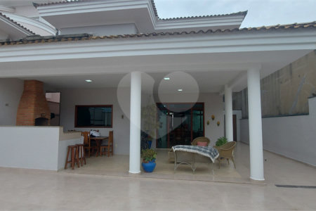 Sobrado à venda com 3 quartos, sendo 1 suíte, em Jardim Santa Rosália, Sorocaba, SP
