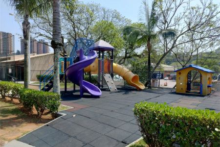 Casa à venda com 4 quartos, sendo 2 suítes,  no condomínio Aromaz, São Bernardo do Campo - SP