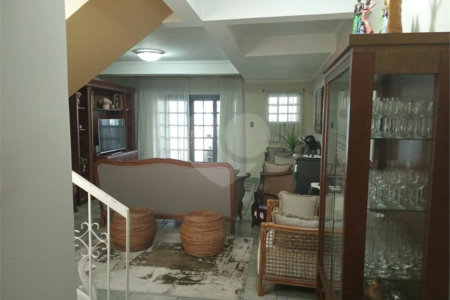 Casa à venda com 3 quartos, sendo 2 suítes, em Vila Flávio, Mogi das Cruzes, SP
