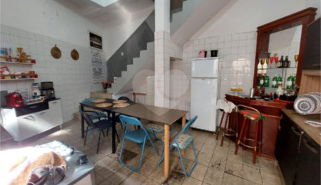 Sobrado à venda com 3 quartos em Vila Mangalot, São Paulo, SP
