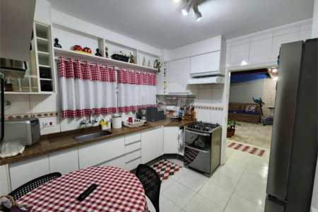 Sobrado à venda com 3 quartos, sendo 1 suíte,  em Jardim Ana Maria, São Paulo, SP