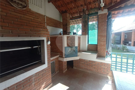 Chácara à venda com 6 quartos, sendo 1 suíte,  em Cercadinho, Alambari, SP