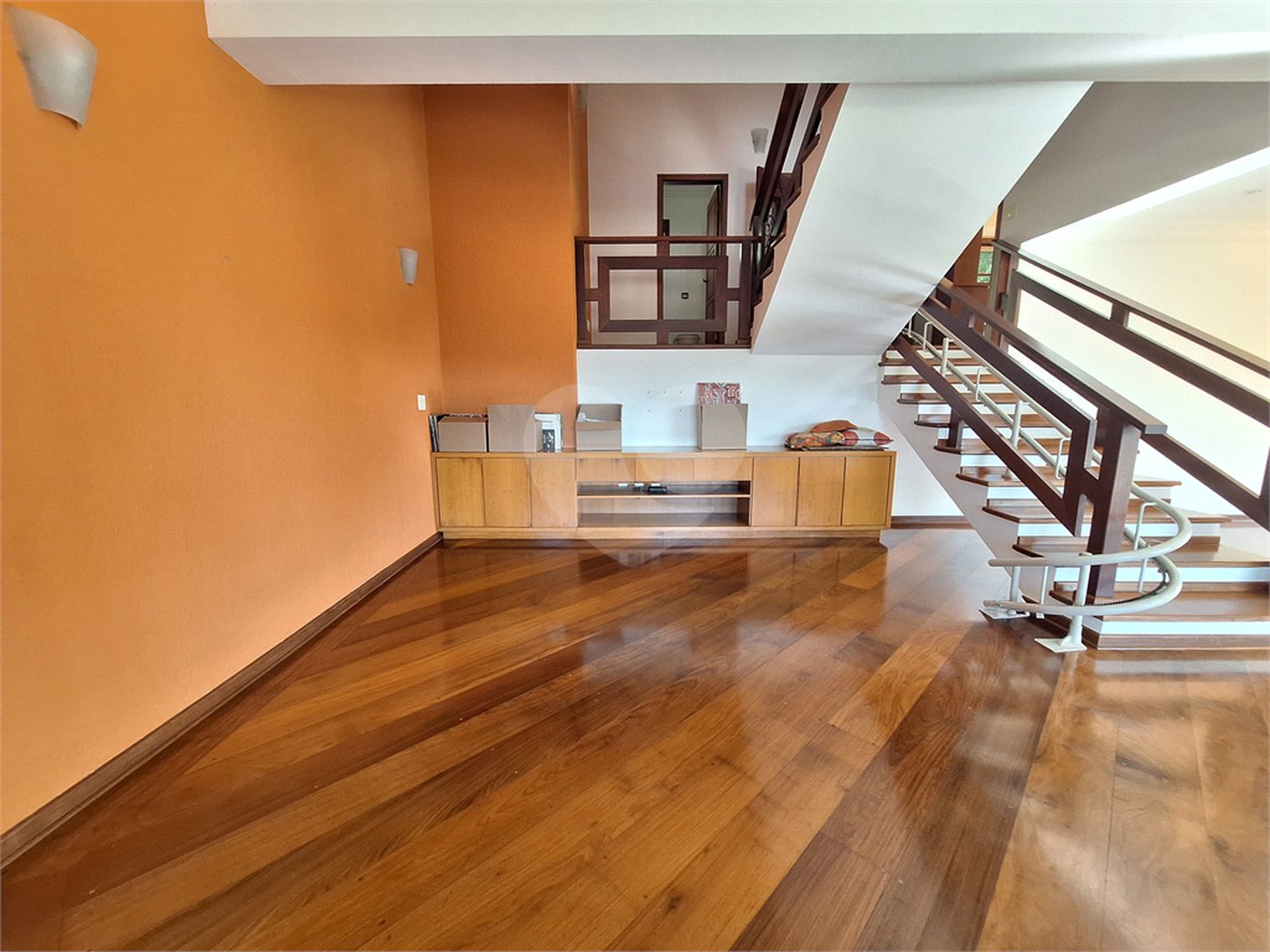 Casa à venda com 3 suítes no condomínio Chácaras do Lago, Vinhedo - SP