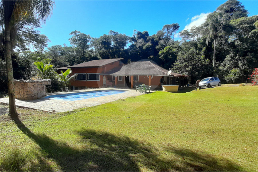 Casa à venda com 3 quartos, sendo 1 suíte, no condomínio Sausalito, Mairiporã - SP