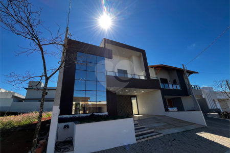Casa à venda com 5 quartos, sendo 4 suítes, no condomínio Golden Ville, Itapetininga - SP