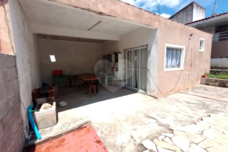 Casa à venda com 4 quartos, sendo 1 suíte, em Jardim Maricota, Itapetininga, SP