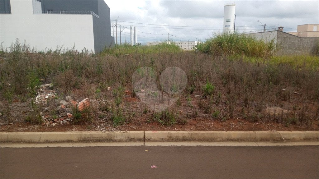 Lote no Jardim do Bosque, aceita financiamento ou aquisição de terreno e construção .
