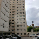 Viva com praticidade e conforto em um condomínio próximo ao comércio!