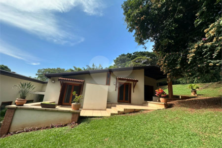 Casa à venda com 4 quartos, sendo 2 suítes,  no condomínio Chacara Marques, Santana de Parnaíba - SP