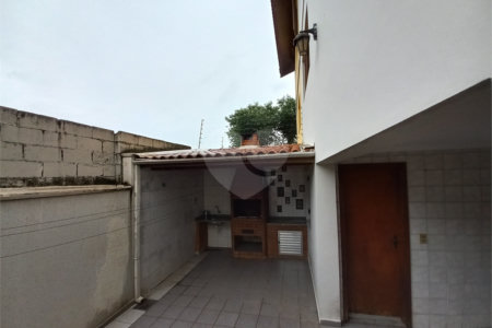 Sobrado à venda com 4 quartos, sendo 3 suítes, em Cidade São Francisco, São Paulo, SP