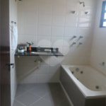 Casa Térrea à venda com 4 quartos, sendo 1 suíte,  em Vila Oliveira, Mogi das Cruzes, SP