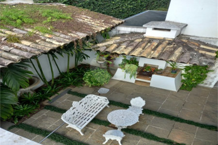 Casa à venda com 5 quartos, sendo 2 suítes,  em Jardim Guedala, São Paulo, SP