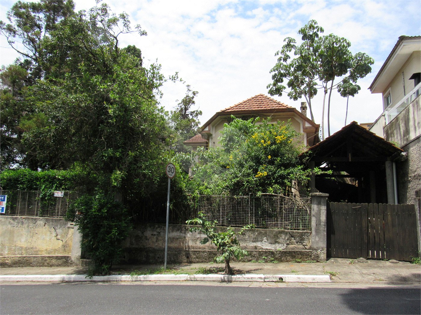 Sobrado à venda com 3 quartos em Tremembé, São Paulo, SP