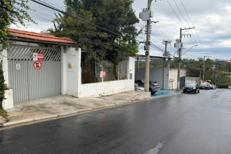 Casa à venda com 3 quartos, sendo 1 suíte, em Chácara Primavera, Suzano, SP