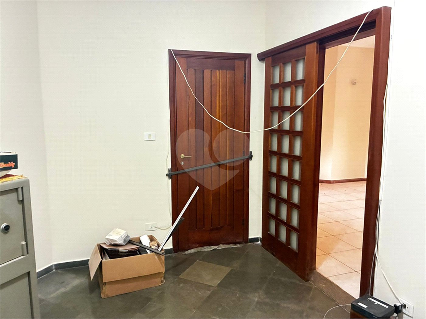 Sobrado para alugar com 4 quartos, sendo 2 suítes,  no Centro, Três Lagoas, MS
