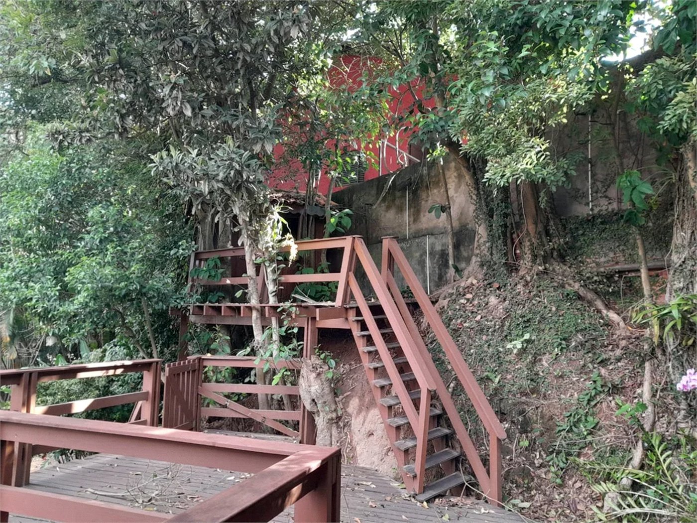 Sobrado à venda com 6 quartos, sendo 3 suítes,  em Rolinópolis, São Paulo, SP