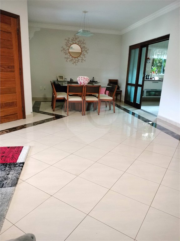 Sobrado à venda com 4 quartos, sendo 2 suítes, em Vila Petrópolis, Atibaia, SP