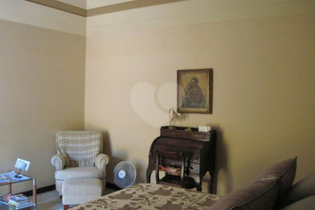Casa à venda com 4 quartos, sendo 2 suítes,  em Jardim Leonor, São Paulo, SP