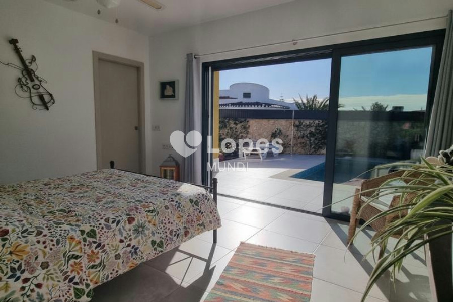 Casa com 3 quartos à venda em Mexilhoeira Grande, Portimão, Portugal – Piscina