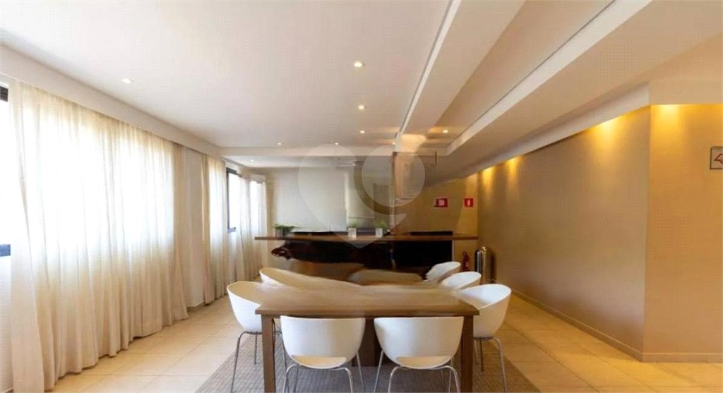 Apartamento à venda com 3 quartos, sendo 1 suíte,  em Cidade São Francisco, São Paulo, SP