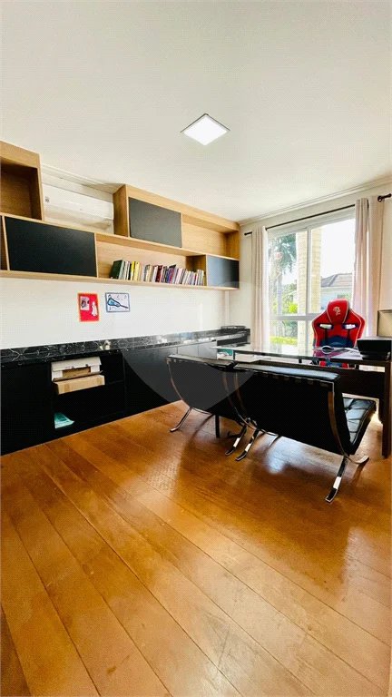 Casa à venda em Tamboré, toda reformada e decorada por arquitetos renomados