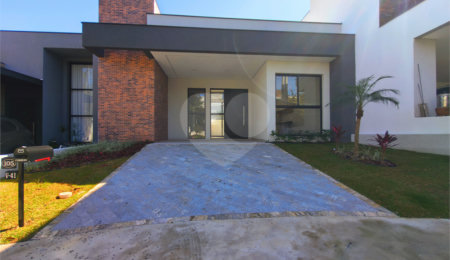 Casa à venda com 3 quartos, sendo 1 suíte,  no condomínio Terras de São Francisco, Sorocaba - SP