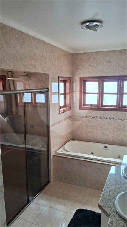 Sobrado à venda com 4 quartos, sendo 2 suítes, em Jardim Quisisana, Poços de Caldas, MG