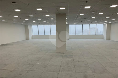 Sala à venda em Várzea de Baixo, São Paulo, SP