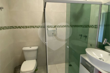 Sobrado à venda com 3 quartos, sendo 1 suíte, em Monte Castelo, São José dos Campos, SP