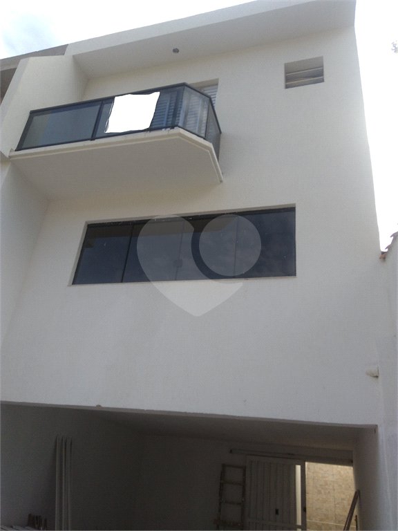 Casa à venda com 3 quartos, sendo 1 suíte,  no condomínio Nair Ramos Shuring, São Paulo - SP