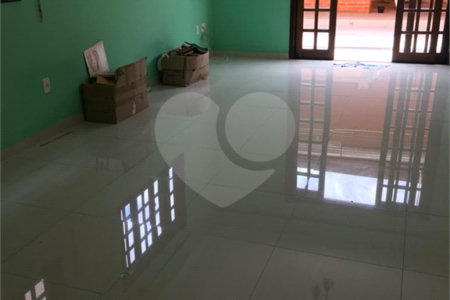 Casa à venda com 4 quartos, sendo 2 suítes,  em Vila Oliveira, Mogi das Cruzes, SP