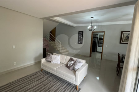 Casa à venda com 3 suítes no condomínio Residencial Delle Stelle, Louveira - SP