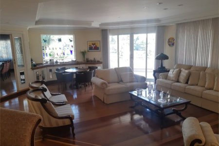 Casa à venda com 5 suítes em Jardim Leonor, São Paulo, SP