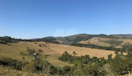 Fazenda à venda com 3 quartos em Cachoeirinha, Bom Jesus dos Perdões, SP