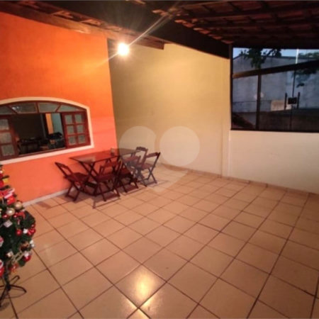 Sobrado à venda com 4 quartos em Parque Novo Horizonte, São José dos Campos, SP