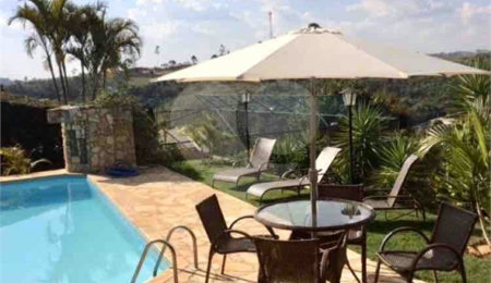 Casa à venda com 3 quartos, sendo 1 suíte, no condomínio Vista Alegre, Bom Jesus dos Perdões - SP
