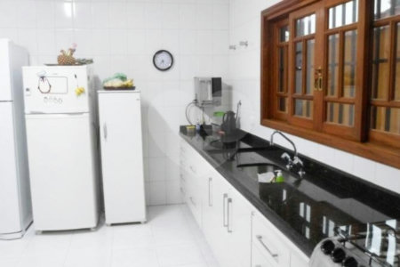 Sobrado à venda com 3 quartos, sendo 1 suíte, em Campo Grande, São Paulo, SP
