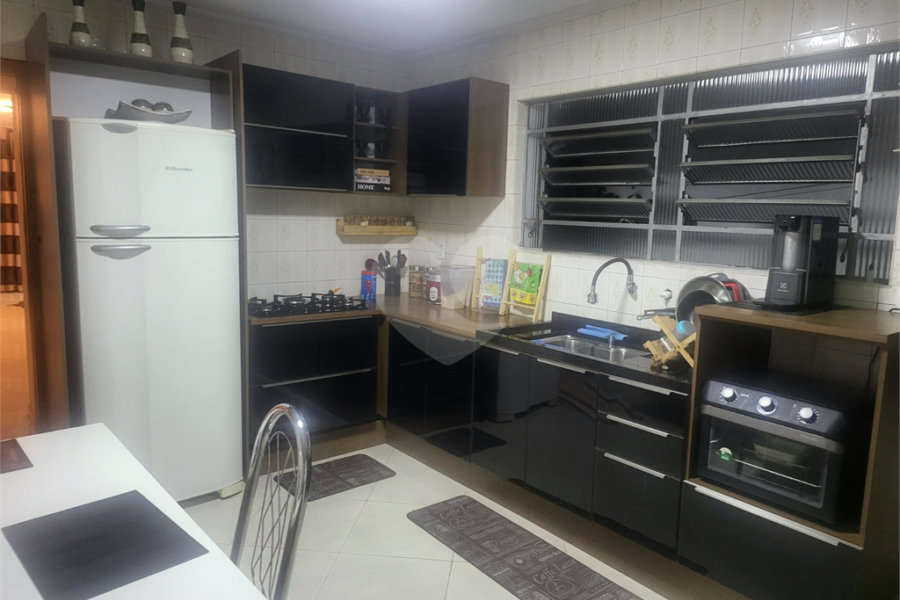 Sobrado à venda com 3 quartos, sendo 1 suíte,  em Parque Edu Chaves, São Paulo, SP
