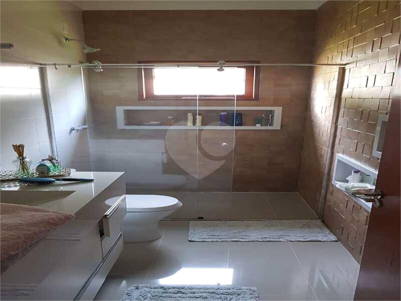 Casa à venda com 5 quartos, sendo 3 suítes, no condomínio Residencial Vale das Laranjeiras, Indaiatuba - SP
