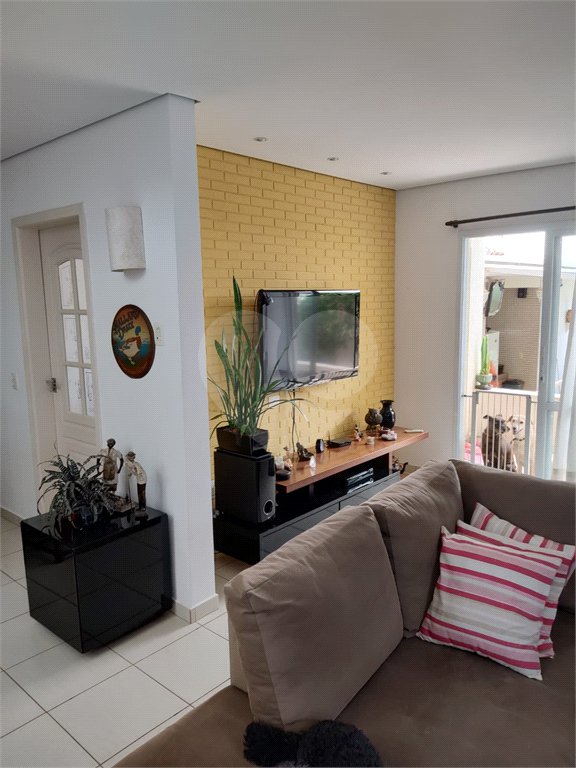 Casa à venda com 3 quartos, sendo 1 suíte, no condomínio Picollo Villaggio, Louveira - SP