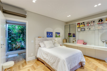 Casa Térrea à venda ou para alugar com 4 suítes em Alto da Boa Vista, São Paulo, SP