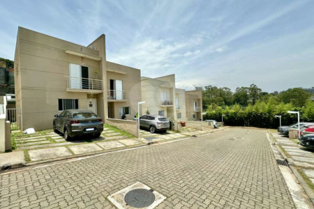 Casa à venda com 3 quartos, sendo 1 suíte, no condomínio Villaggio Viana, Cotia - SP