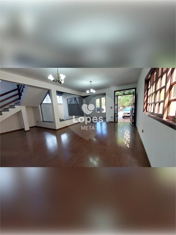 Casa à venda com 3 quartos, sendo 1 suíte, no condomínio Eldourado, São José dos Campos - SP