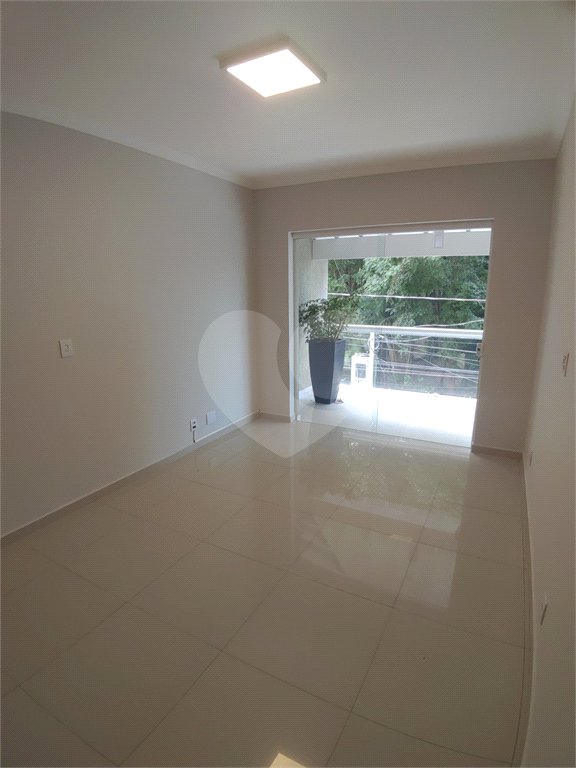 Sobrado à venda com 4 quartos, sendo 3 suítes, em Tremembé, São Paulo, SP