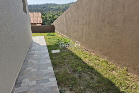 Casa à venda ou para alugar com 2 suítes no condomínio Serra Verde, Atibaia - SP