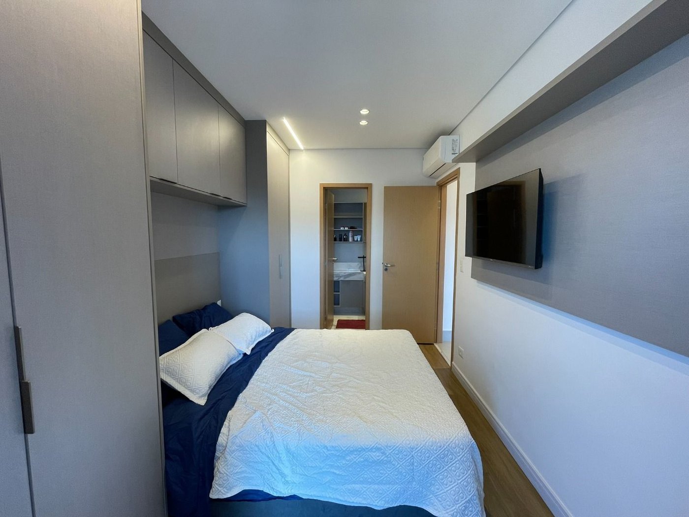 Apartamento 2 dormitórios (1 suíte), porteira fechada, 1 vaga demarcada, no José Menino, Santos
