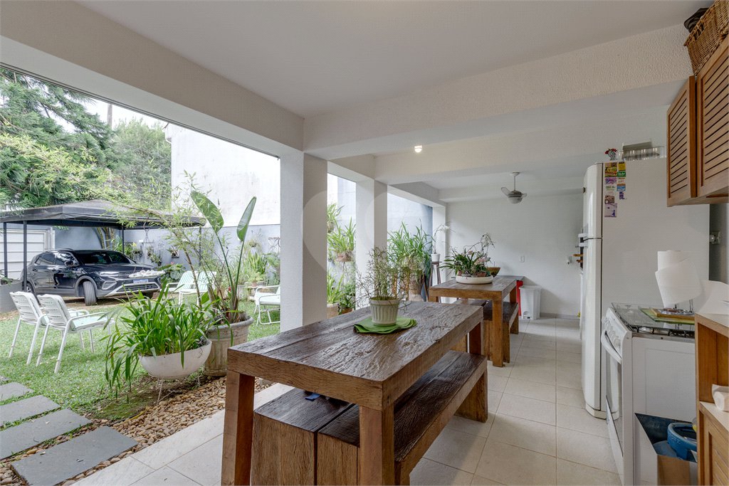 Casa de Vila à venda com 3 quartos, sendo 2 suítes, em Brooklin Velho, São Paulo, SP