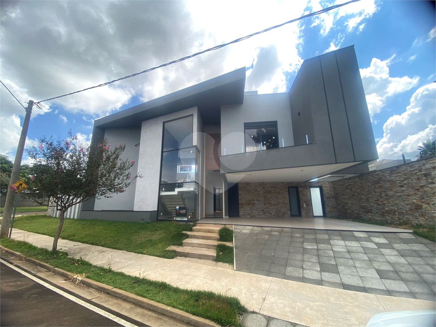 Casa à Venda no Condomínio Damha III