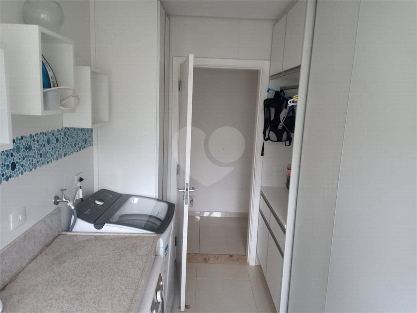 Casa à venda com 4 suítes no condomínio Villaggio Capriccio, Louveira - SP