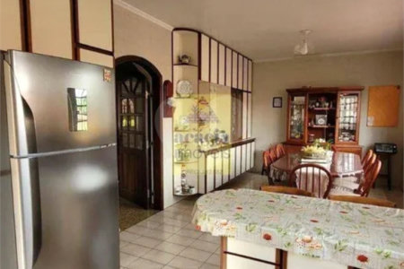 Sobrado à venda com 4 quartos, sendo 1 suíte, em Jardim Pinheiros, São Paulo, SP